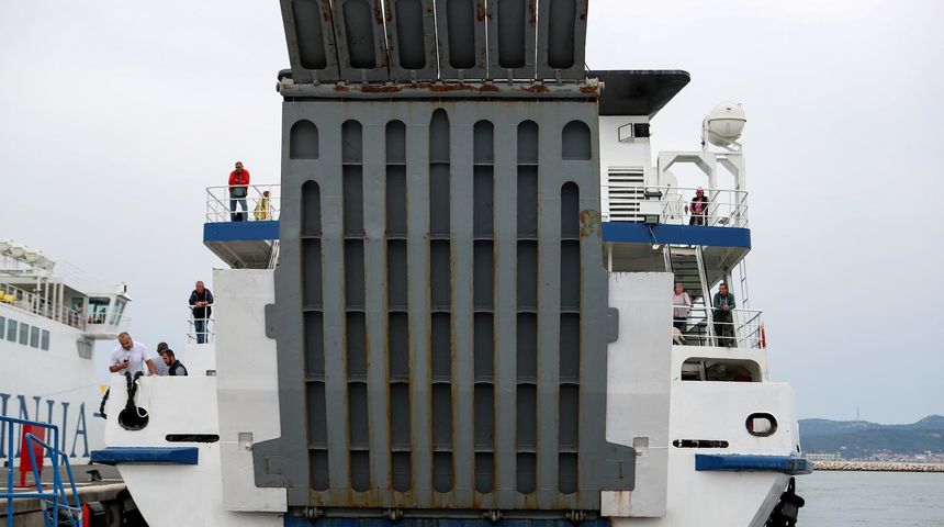 Trajekt “Vladimir Nazor” zbog kvara s Ista se vratio u Gaženicu Trajekt “Vladimir Nazor” zbog kvara s Ista se vratio u Gaženicu