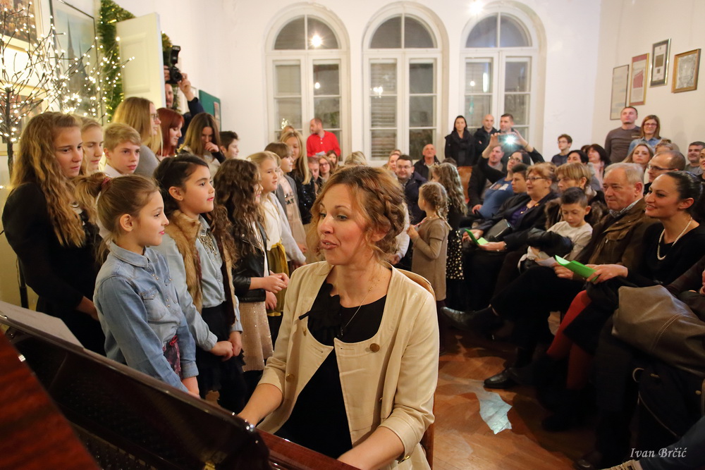 Božićni koncert male škole glazbe “Arete” Božićni koncert male škole glazbe “Arete”