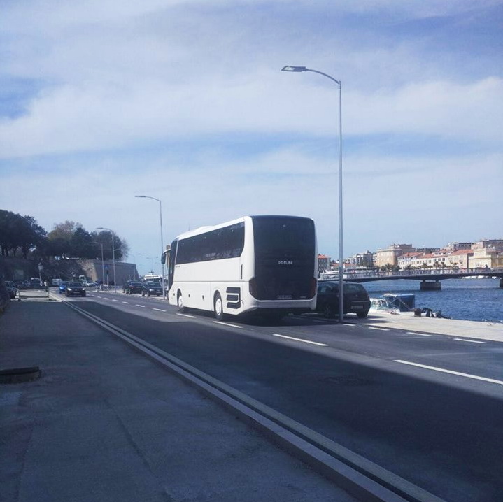 Svakodnevne situacije zadarskom na poluotoku: prometne nevolje zbog lošeg rješenja ukrcajno/iskrcajnih mjesta za turističke autobuse