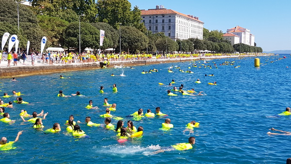 Sasvim osoban doživljaj – 10. dm Millennium Jump sa zadarske rive. Foto: Mladen Malik Barba Sasvim osoban doživljaj – 10. dm Millennium Jump sa zadarske rive. Foto: Mladen Malik Barba