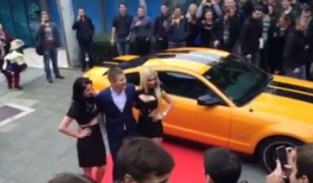 Toni Barić s mustangom i dvjema djevojkama stigao na podjelu diploma, screen:youtube