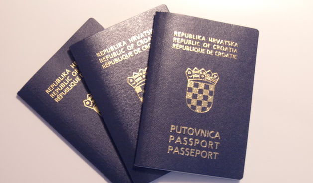Hrvatska putovnica (Foto:ezadar.hr)