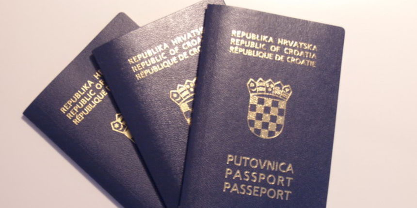 Hrvatska putovnica (Foto:ezadar.hr)