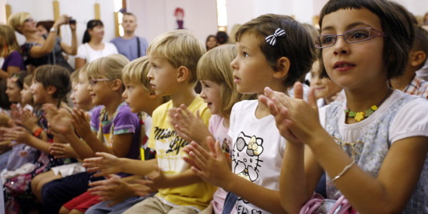 Rijeka, 030912.Učenici, djeca, škola Na prvi dan nastave ministar obrazovanja Zeljko Jovanovic sa suradnicima obisao je brojne skole, medju ostalima i Osnovnu skolu – Scuola elementare Dolac u Rijeci. Nakon susreta sa ravnateljicom i nastavnicima te obila Rijeka, 030912.Učenici, djeca, škola Na prvi dan nastave ministar obrazovanja Zeljko Jovanovic sa suradnicima obisao je brojne skole, medju ostalima i Osnovnu skolu – Scuola elementare Dolac u Rijeci. Nakon susreta sa ravnateljicom i nastavnicima te obila