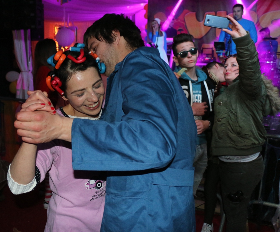 Virske maškare: Nedjelja u znaku zvijezdice Meri, Tota i Tempo Banda