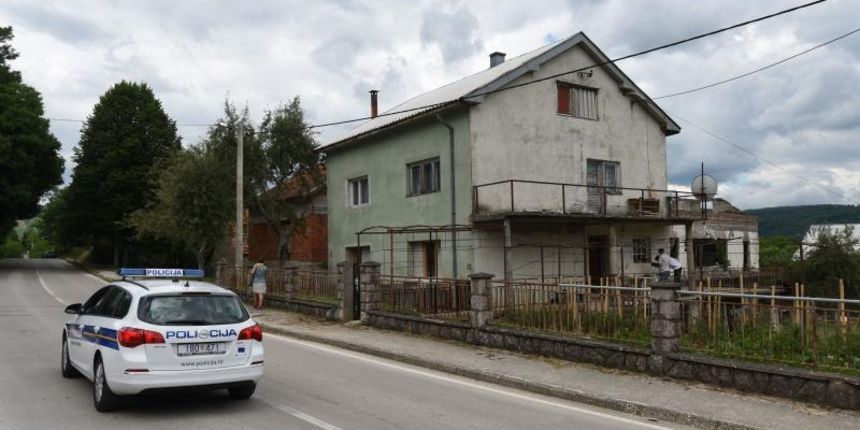 Srb: Policija obavlja očevid nakon ubojstva u obiteljskoj kući, Photo: Dino Stanin/PIXSELL Srb: Policija obavlja očevid nakon ubojstva u obiteljskoj kući, Photo: Dino Stanin/PIXSELL