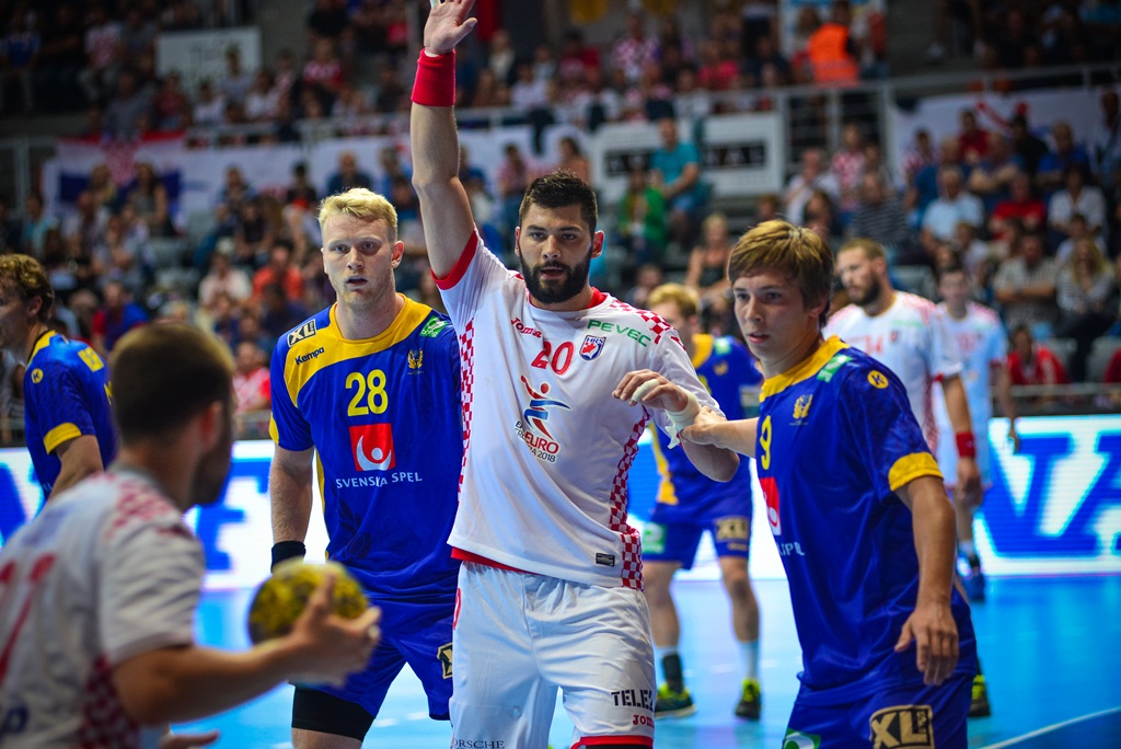 U doista sjajnoj atmosferi koju je stvorilo oko 5000 navijača iz cijele Hrvatske, naši su rukometni reprezentativci remizirali sa Švedskom i to s rezultatom 25-25. Bila je to ‘kaubojima’ pretposljednja pripremna utakmica uoči Olimpijskih igara