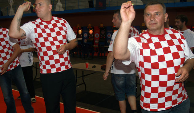 SVJETSKO I EUROPSKO PRVENSTVO U ELEKTRONIČKOM PIKADU U BENIDORMU, ŠPANJOLSKA, 21-28. svibnja 2011. – Na slici su Vlado Deščak (desno) i Boris Krčmar koji su osvojili zlato na EP u disciplini parova. Krčmaru je to ukupno peta osvojena medalja, odnosn