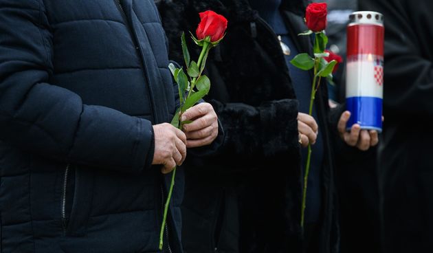 Zadar: Odavanje počasti kod spomenika hrvatskim braniteljima povodom obljetnice VRO Maslenica