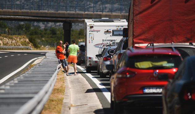 U tunelu Sv. Rok sudarili se autobus i dva automobila, ozlijeđene dvije osobe
