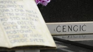 Ervenik: Na obiteljskoj grobnici obilježena 23. obljetnica stradanja obitelji Čengić, foto: Hrvoje Jelavić/PIXSELL