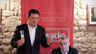 Restoran Atriji na Poluotoku. Karlovacka pivovara organizirala je degustaciju domaceg i stranog piva iz svog portfelja, te portfelja Heineken-a. Foto-SAŠA ČUKA Restoran Atriji na Poluotoku. Karlovacka pivovara organizirala je degustaciju domaceg i stranog piva iz svog portfelja, te portfelja Heineken-a. Foto-SAŠA ČUKA