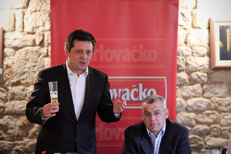 Restoran Atriji na Poluotoku. Karlovacka pivovara organizirala je degustaciju domaceg i stranog piva iz svog portfelja, te portfelja Heineken-a. Foto-SAŠA ČUKA Restoran Atriji na Poluotoku. Karlovacka pivovara organizirala je degustaciju domaceg i stranog piva iz svog portfelja, te portfelja Heineken-a. Foto-SAŠA ČUKA