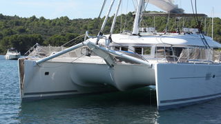 Zadar, 110810.
Katamaran marke Lagoon 620 popodne je jarbolom zapeo za dalekovod u prolazu mali Zdrelac izmedju otoka Ugljan i Pasman. Zatim se jarbolom naslonio na most koji je visine 16,5 metara. Zice dalekovoda su pukle i pale u more a brod je znatno o Zadar, 110810.
Katamaran marke Lagoon 620 popodne je jarbolom zapeo za dalekovod u prolazu mali Zdrelac izmedju otoka Ugljan i Pasman. Zatim se jarbolom naslonio na most koji je visine 16,5 metara. Zice dalekovoda su pukle i pale u more a brod je znatno o
