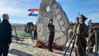 Obilježena 30. obljetnica stradanja civila i branitelja u Nadinu Obilježena 30. obljetnica stradanja civila i branitelja u Nadinu