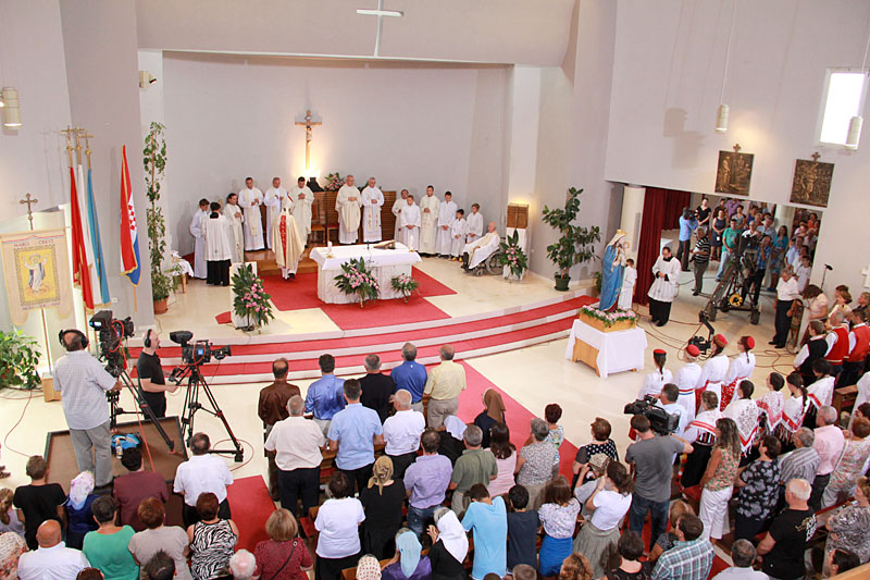 U Skabrnji odrzano veliko misno slavlje i procesija povodom blagdana Velike Gospe U Skabrnji odrzano veliko misno slavlje i procesija povodom blagdana Velike Gospe