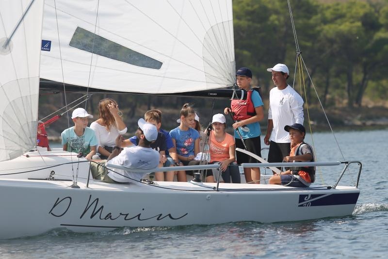 Zlatni olimpijci Fantela i Marenić družili se sa šibenskom djecom povodom dana jedrenja. Photo: Duško Jaramaz/PIXSELL Zlatni olimpijci Fantela i Marenić družili se sa šibenskom djecom povodom dana jedrenja. Photo: Duško Jaramaz/PIXSELL