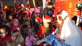 Advent na Viru: Sveta Luce razveselila virske mališane, upaljena treća adventska svijeća Advent na Viru: Sveta Luce razveselila virske mališane, upaljena treća adventska svijeća