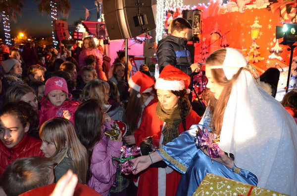 Advent na Viru: Sveta Luce razveselila virske mališane, upaljena treća adventska svijeća Advent na Viru: Sveta Luce razveselila virske mališane, upaljena treća adventska svijeća