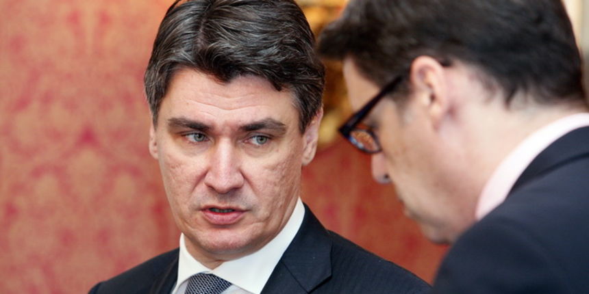 Zagreb, 200612.
Vlada.
Redovita sjednica Vlade.
Na slici: Zoran Milanovic i Zeljko Jovanovic.
Foto: Davor Pongracic / CROPIX