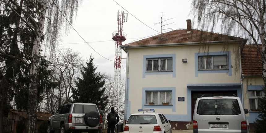 Odasiljac se nalazi u neposrednoj blizini Podrucne skole Zasadbreg, OS Sv. Juraj na bregu. Bombu su uklonili djelatnici policije. Vise detalja znati ce se nakon policijskog ocevida. Foto: Zeljko Hajdinjak / Cropix Odasiljac se nalazi u neposrednoj blizini Podrucne skole Zasadbreg, OS Sv. Juraj na bregu. Bombu su uklonili djelatnici policije. Vise detalja znati ce se nakon policijskog ocevida. Foto: Zeljko Hajdinjak / Cropix