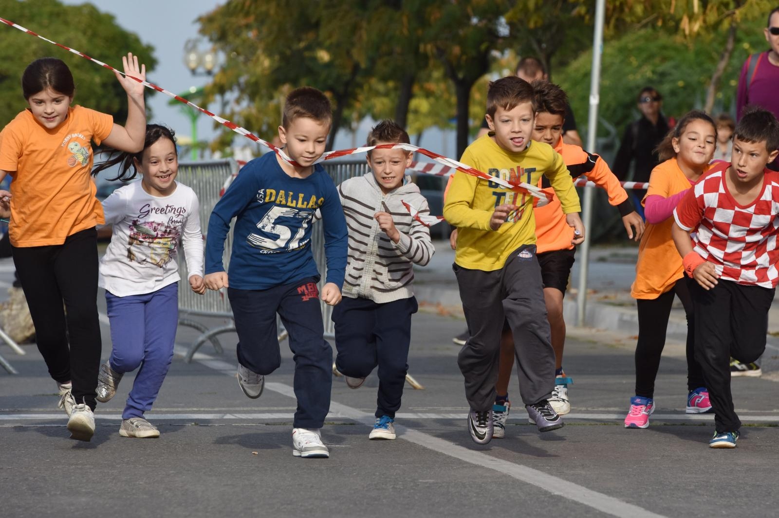 Šibenik: Dječja te utrke Šibenskih deset & Draženova četvorka povodom 53. rođendana Dražena Petrovića Šibenik: Dječja te utrke Šibenskih deset & Draženova četvorka povodom 53. rođendana Dražena Petrovića