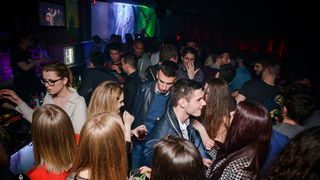 Subotnji party u Svarog baru