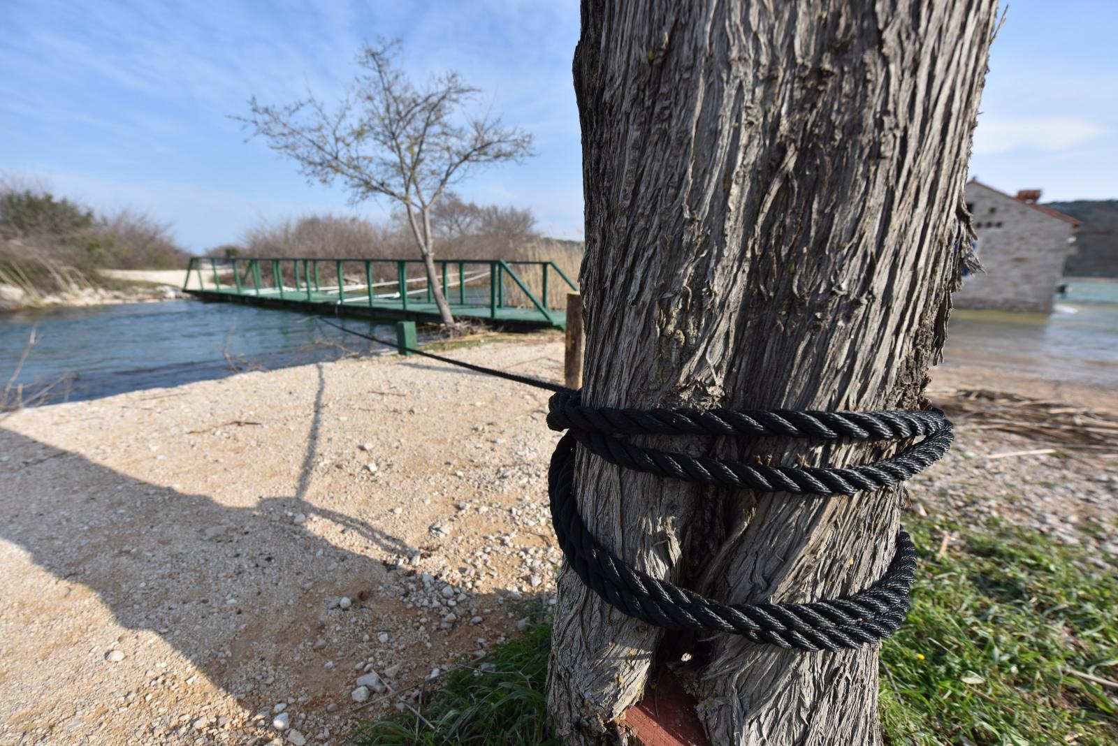 Nezapamćeno visoka razina vodostaja Vranskog jezera Nezapamćeno visoka razina vodostaja Vranskog jezera