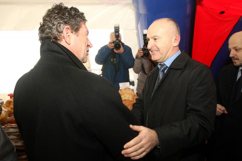 Pod nazivom Ponosno nase na Poljani Sime Budnica prvi put postavljen sajam na kojem su braniteljske udruge predstavile svoje proizvode. Photo: Dino Stanin/PIXSELL Pod nazivom Ponosno nase na Poljani Sime Budnica prvi put postavljen sajam na kojem su braniteljske udruge predstavile svoje proizvode. Photo: Dino Stanin/PIXSELL