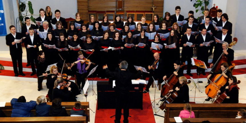 Zadar, 171109.
Veceras je u Skabrnji zapocelo obiljezavanje ” Dana sjecanja na stradavanje Skabrnje u Domovinskom ratu prije 18 god. ” U zupnoj crkvi Uznesenja Blazene Djevice Marije nastupio je katedralni zbor iz Mostara, studenti glazbene akademije iz Zadar, 171109.
Veceras je u Skabrnji zapocelo obiljezavanje ” Dana sjecanja na stradavanje Skabrnje u Domovinskom ratu prije 18 god. ” U zupnoj crkvi Uznesenja Blazene Djevice Marije nastupio je katedralni zbor iz Mostara, studenti glazbene akademije iz