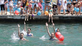 Bazen Kolovare: Meta feštica od balona i prvi Balloon jump Bazen Kolovare: Meta feštica od balona i prvi Balloon jump