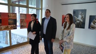 U Galeriji C8 otvorena je izlozba Ars Amatoria ljubav i erotika u starom Rimu koju organiziraju Arheoloski muzej Zadar i Arheoloski muzej Istre .O izlozbi su govorili Darko Komso ravnatelj Arheoloskog muzeja u Puli i Autorica izlozbe dr. sc. Kornelija A. U Galeriji C8 otvorena je izlozba Ars Amatoria ljubav i erotika u starom Rimu koju organiziraju Arheoloski muzej Zadar i Arheoloski muzej Istre .O izlozbi su govorili Darko Komso ravnatelj Arheoloskog muzeja u Puli i Autorica izlozbe dr. sc. Kornelija A.