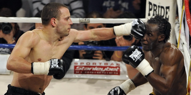 Split, 270310.
Veceras se u Spaladium Areni odrzava spektakl “Obracun u ringu 10” povodom 15-te obljetnice boksackog kluba Pit Bull. Borci ce nastupiti u 17 atraktivnih K1 i MMA ( ultimate fight) borbama.
Na fotografiji: Frane Radnic i Philippe Salmon.
Fo