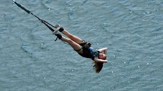 Bungee jumping, atrakcija sa Šibenskoga mosta privlači mnoge domaće i strane turiste