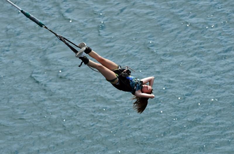 Bungee jumping, atrakcija sa Šibenskoga mosta privlači mnoge domaće i strane turiste