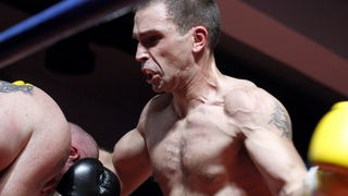 Zadar, 230910
U Fitness klubu Omnia u Zadru odrzani boksacki mecevi izmedju Hrvatskih i Madjarskih boksaca. Na slici Marino Goles iz Zadra i madjar Atila Makulu.
Foto: Jure Miskovic / CROPIX Zadar, 230910
U Fitness klubu Omnia u Zadru odrzani boksacki mecevi izmedju Hrvatskih i Madjarskih boksaca. Na slici Marino Goles iz Zadra i madjar Atila Makulu.
Foto: Jure Miskovic / CROPIX