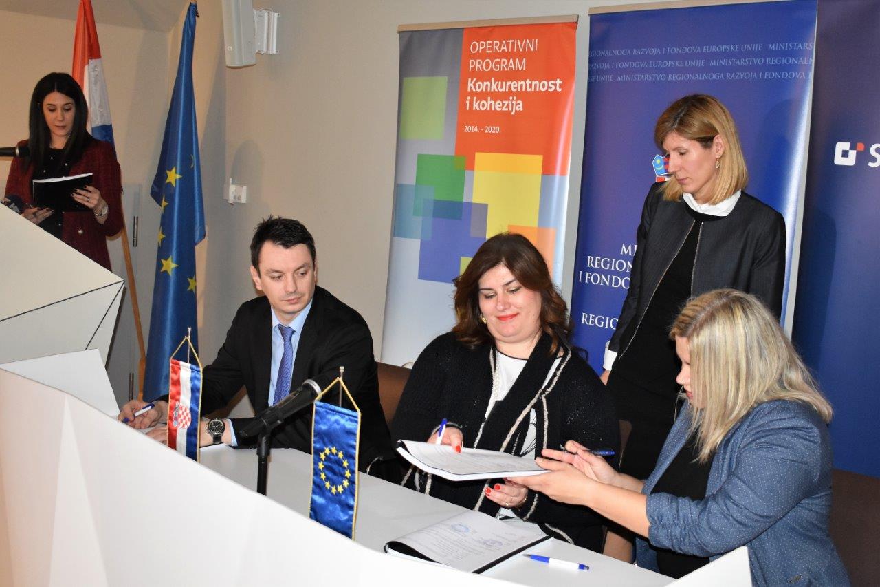 Potpisivanje ugovora u prezentacijskom centru “Podzemni grad Paklenice” NP Paklenica Potpisivanje ugovora u prezentacijskom centru “Podzemni grad Paklenice” NP Paklenica