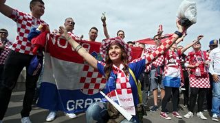 Euro 2016: Hrvatski navijači napravili fenomenalnu atmosferu u Parizu. Photo: Sanjin Strukić/PIXSELL Euro 2016: Hrvatski navijači napravili fenomenalnu atmosferu u Parizu. Photo: Sanjin Strukić/PIXSELL