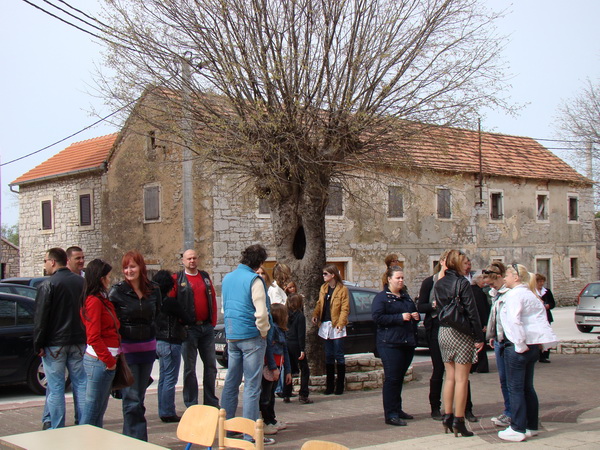 Humanitani uskrsni konvoj Zadar – Oklaj