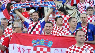 Hrvatski navijači okupirali Lens uoči utakmice s Portugalom, Photo: PIXSELL Hrvatski navijači okupirali Lens uoči utakmice s Portugalom, Photo: PIXSELL