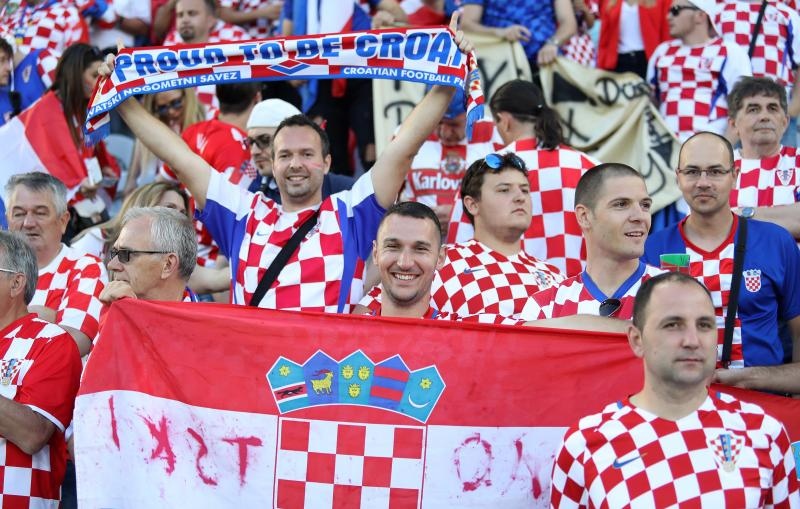 Hrvatski navijači okupirali Lens uoči utakmice s Portugalom, Photo: PIXSELL Hrvatski navijači okupirali Lens uoči utakmice s Portugalom, Photo: PIXSELL