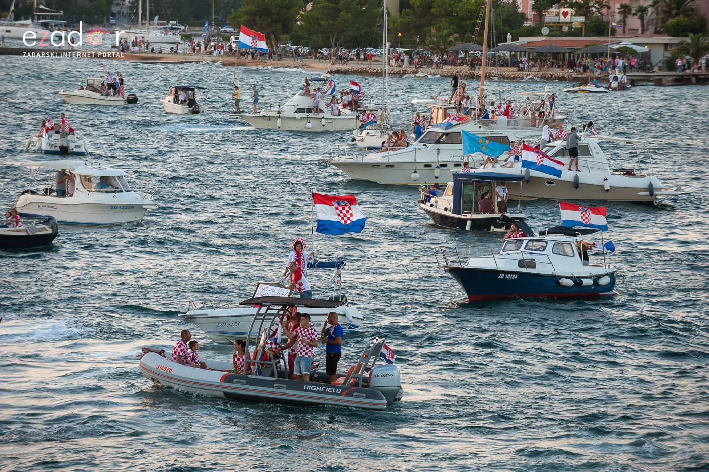 Zadar priredio čudesan doček svojim Vatrenim herojima (1)