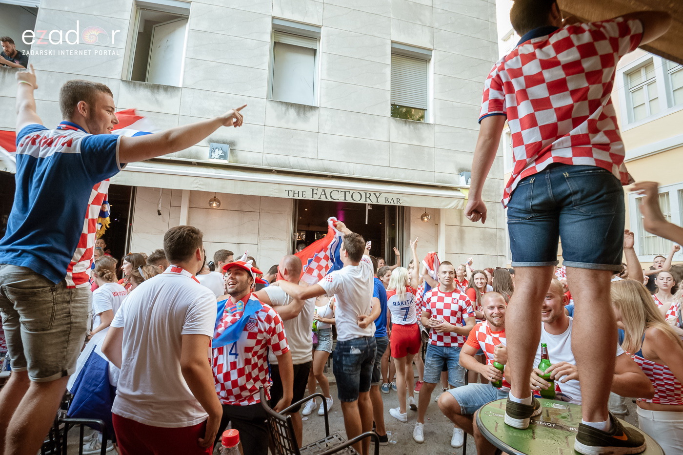 Navijačko ludilo u Zadru za vrijeme i nakon finala Svjetskog prvenstva Navijačko ludilo u Zadru za vrijeme i nakon finala Svjetskog prvenstva