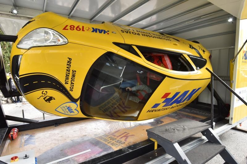 Auto klub Zadar prezentirao simulator prevrtanja i sudara, Foto: Dino Stanin/PIXSELL Auto klub Zadar prezentirao simulator prevrtanja i sudara, Foto: Dino Stanin/PIXSELL