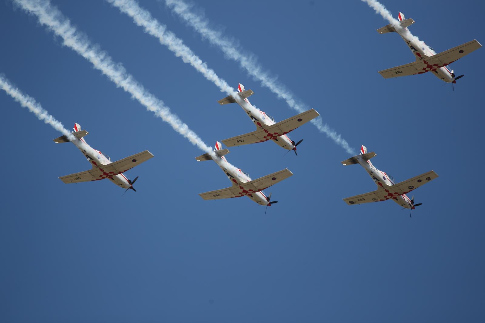 Preleti Rafalea i Krila oluje na obilježavanju 29. obljetnice VRO Oluja @ Knin Preleti Rafalea i Krila oluje na obilježavanju 29. obljetnice VRO Oluja @ Knin