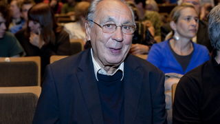 Zagreb, 230912.
Veceras je u KD Vatroslav Lisinski premijerno izvedena predstava Montazstroja 55+ u kojoj volonterski glumi 55 anonimaca starijih od 55 godina.
Na fotografiji: Spiro Guberina.
Foto: Neja Markicevic / CROPIX Zagreb, 230912.
Veceras je u KD Vatroslav Lisinski premijerno izvedena predstava Montazstroja 55+ u kojoj volonterski glumi 55 anonimaca starijih od 55 godina.
Na fotografiji: Spiro Guberina.
Foto: Neja Markicevic / CROPIX