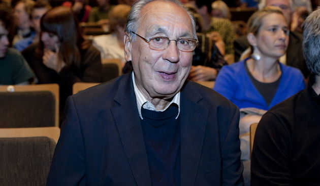 Zagreb, 230912.
Veceras je u KD Vatroslav Lisinski premijerno izvedena predstava Montazstroja 55+ u kojoj volonterski glumi 55 anonimaca starijih od 55 godina.
Na fotografiji: Spiro Guberina.
Foto: Neja Markicevic / CROPIX