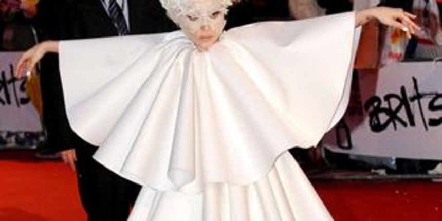 Ludom kreacijom Lady Gaga pomela crveni tepih (Tportal.hr) Ludom kreacijom Lady Gaga pomela crveni tepih (Tportal.hr)