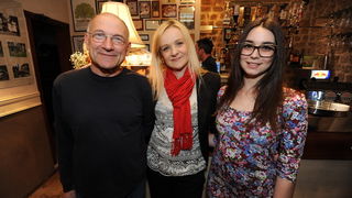 Zadar, 230413
Caffe bar Djina. 
Otvoranje izlozbe Sfinga u Zadru – jucer, danas, sutra, autorice prof. Antonije Mlikote i studenata Odjela za povijest umjetnosti zadarskog sveucilista u sklopu festivala znanosti.
Na fotografiji: vlasnik caffe bara Djina,