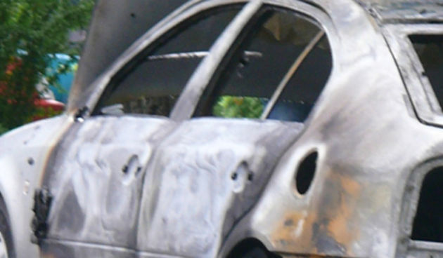 Zapaljen auto ( Index.hr)